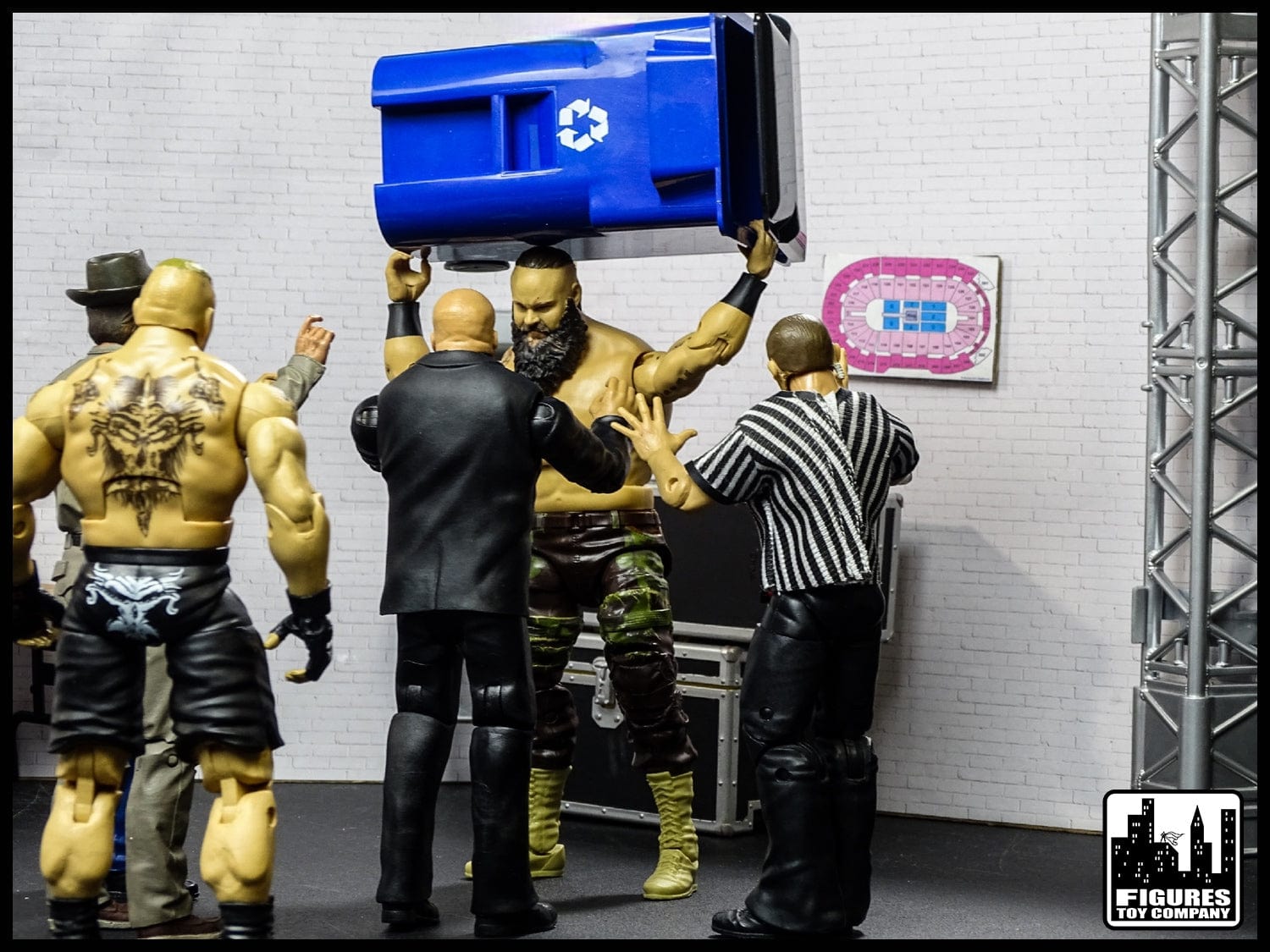 https://www.figurestoycompany.com/cdn/shop/files/blue-recycling-trash-can-with-lid-wheels-for-wwe-wrestling-action-figures-40502136504626_2048x.jpg?v=1694331183